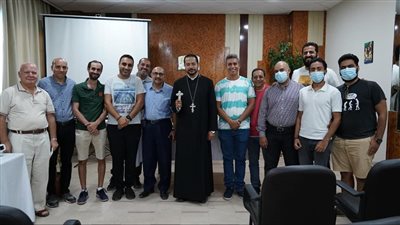 الأنبا باخوم يلتقي بشمامسة كنيسة العائلة المقدسة بالزيتون