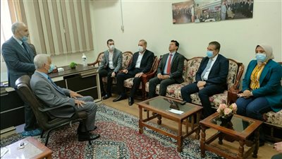 وزير الرياضة يطمئن على لاعبات مركز شباب دسوق بعد تعرضهن لحادث سير