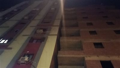 تفاصيل ميل عقار الدقهلية المكون من 9 طوابق على عمارة مجاورة 