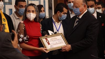 الرابعة مكرر بأوائل الثانوية العامة: أتمنى أن أكون سفيرة مصر بفرنسا | فيديو وصور 