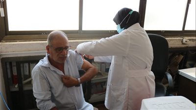 بدء تطعيم لقاح كورونا للعاملين في المصالح الحكومية بشمال سيناء 
