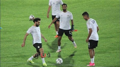 محترفو منتخب مصر الأول يخوضون مرانًا وحيدًا قبل مواجهة أنجولا