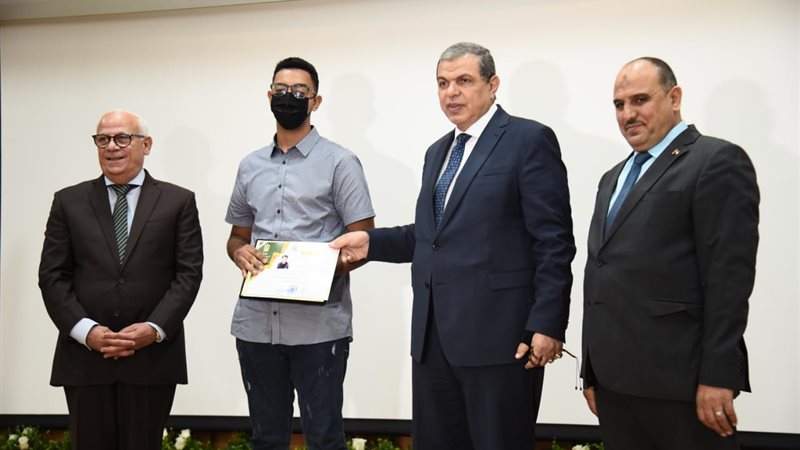 وزير القوى العاملة