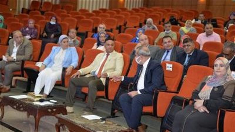 جانب من لقاء محافظ