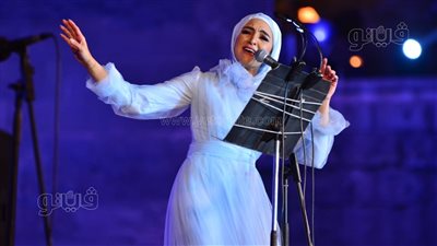 هلا رشدي وطارق العربي يتألقان على مسرح محكي القلعة | صور