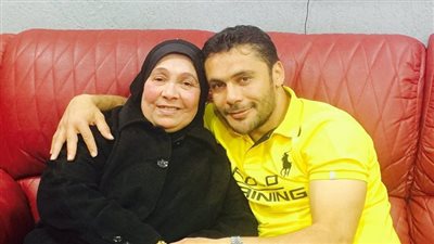 وفاة والدة أحمد حسن عميد لاعبي العالم.. والصقر ينعيها بكلمات مؤثرة