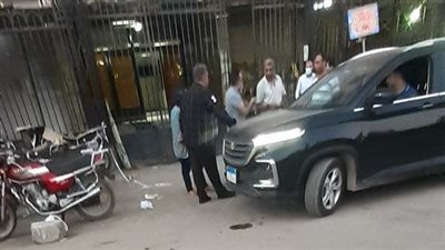 أهالي مصابي حادث أتوبيس كرة السرعة في انتظار الاطمئنان على ذويهم l صور