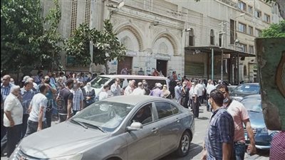 وصول جثمان الطفل سيف إسلام ضحية النادي الأوليمبي إلى مسجد العمري بالإسكندرية | صور