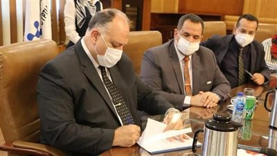 القابضة للمطارات توقع عقد قرض تطوير مطار سانت كاترين