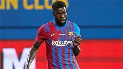 رغم أنباء عن رحيله.. برشلونة يجدد عقد صامويل أومتيتي حتى 2026