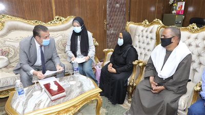 محافظ المنوفية يصرف إعانة مالية لمريض يعاني من الزهايمر