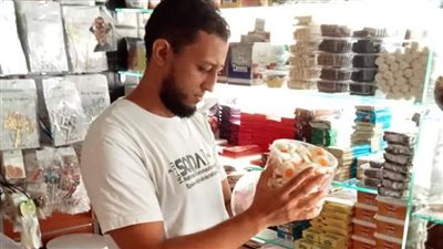 إعدام أغذية وتحرير محاضر في حملة مكبرة بالمنصورة |صور 