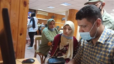 الأولى على الجمهورية في الثانوية العامة أدبى دمج تسجل رغباتها بمكتب تنسيق جامعة المنصورة