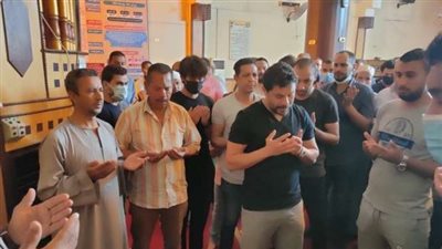 ليلة بكى فيها الصقر.. نجوم الرياضة يتغيبون عن جنازة والدة أحمد حسن | صور