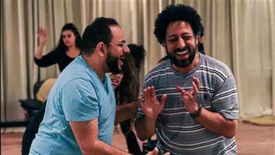 9 نجوم يقدمون 