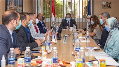 وزير السياحة والآثار يناقش الموقف التنفيذي للبوابة الإلكترونية للوزارة