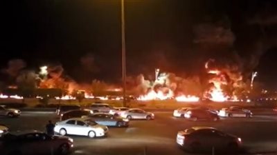 حريق ضخم في ناقلة مواد بترولية بالسعودية | فيديو