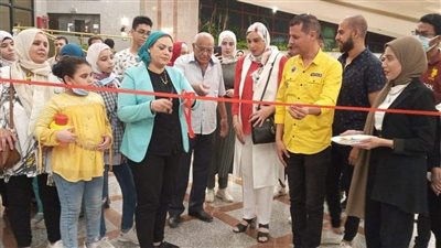 عرض 100 عمل فني بمعرض 