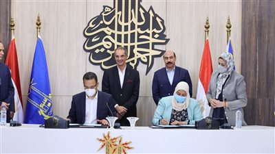 وزير الاتصالات يفتتح عددا من المشروعات التكنولوجية بأسوان