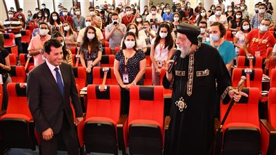 وزير الرياضة والبابا تواضروس يشهدان لقاء خاصا مع شباب ملتقى لوجوس الأول