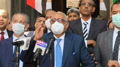 أبو شقة من ضريح سعد زغلول: لن نتهاون فى حق الوفد.. ونسير على درب الزعماء