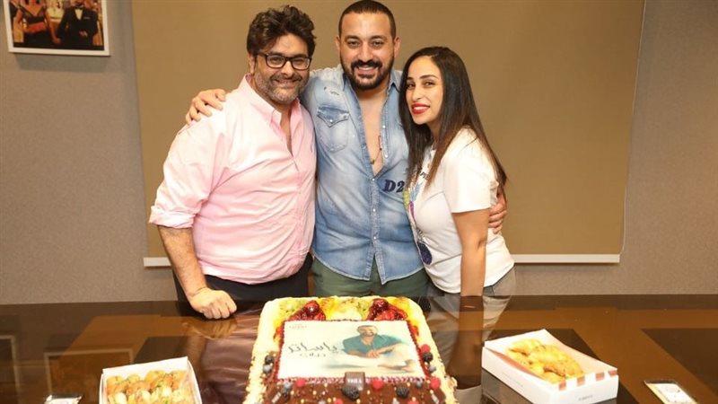 وليد منصور يتعاقد