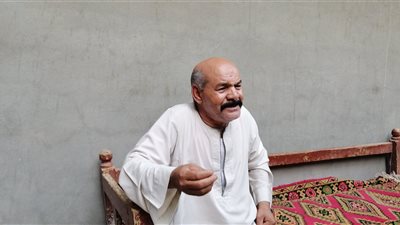 حكاية متسولة تخدع موظفا وتسرق من منزله 52 ألف جنيه بقنا| فيديو