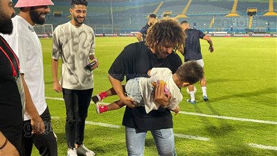 جنش بصحبة ابنه في مباراة الزمالك والإنتاج | صور