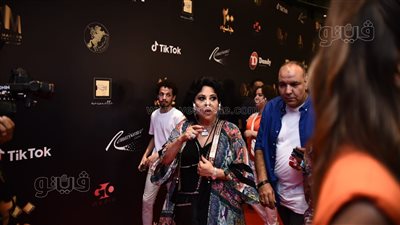 بث مباشر.. حضور كثيف لنجوم الفن في العرض الخاص لفيلم 