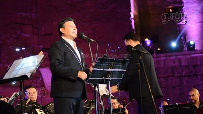 هاني شاكر يطرب جمهوره بمحكي القلعة.. ويحتفل معهم بفوز الزمالك بدرع الدوري | صور