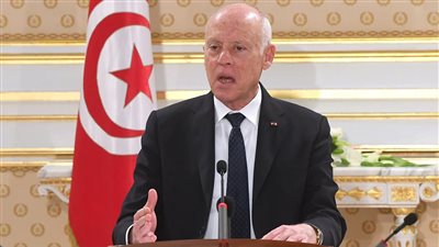 حولوا الأموال لجنيف ولوكمسبورج.. قيس سعيد يتعهد بكشف أسماء 