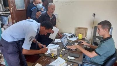 الفرق الطبية المتنقلة بالإسماعيلية تواصل تسجيل ومنح المواطنين لقاح كورونا | صور