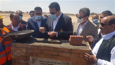 وزير التعليم العالي يضع حجر أساس المجمع الطبي لجامعة مطروح | فيديو