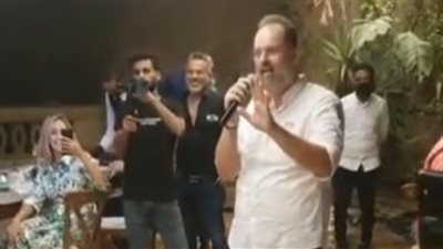 محمد محمود عبد العزيز يفاجأ جمهوره بخطوبته | فيديو