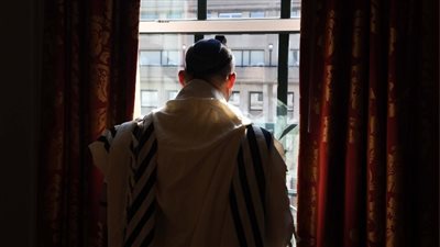 قبيل لقائه شخصيات كبيرة بواشنطن.. رئيس الوزراء الإسرائيلي يؤدي 