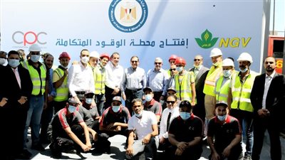 الملا يفتتح محطة وقود سيارات بعد إضافة الغاز الطبيعي بالمكس في الإسكندرية