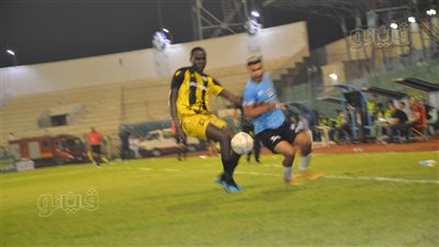 دش ساخن من العباسي وخالد عيد للاعبي المحلة بعد الهزيمة من المقاولون 