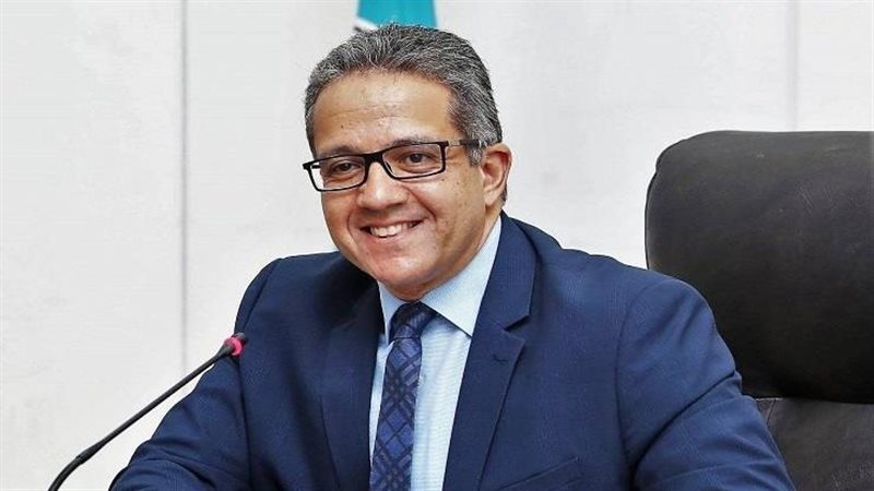 وزير الآثار