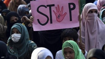  تحرش جماعي.. باكستان تعتقل العشرات بسبب الاعتداء على فتاة وسرقتها | فيديو