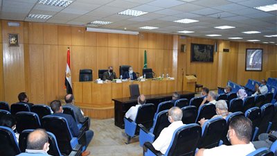 محافظ المنيا يوجه بالتيسير على المواطنين لاستكمال إجراءات التصالح في مخالفات البناء