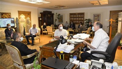 محافظ أسيوط يبحث مع صندوق التنمية الحضارية مخطط تطوير بعض المناطق