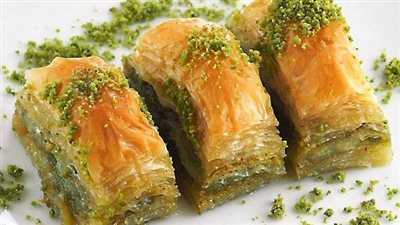 طريقة عمل البقلاوة العراقية الشهية.. لا تفوتك 