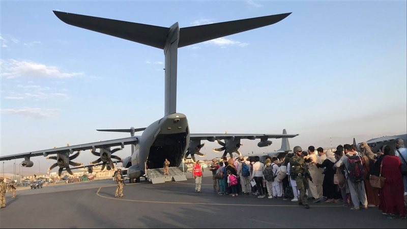 مغادرة الأفغان لبلادهم