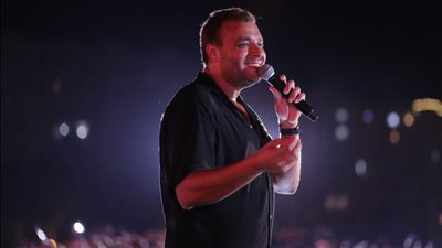 رامي صبري يطرب جمهوره في الساحل الشمالي.. والشافعي وتامر حسين مفاجأة الحفل | صور