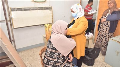 استمرار حملة التطعيم ضد كورونا في الوحدات المحلية والجهاز الإداري بأسيوط 