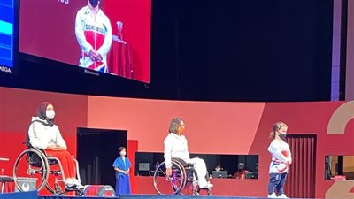 وزير الرياضة يهنئ شريف عثمان ورحاب رضوان بفضيتي رفع الأثقال 