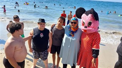 شواطئ الإسكندرية تستقبل 4100 طفل من ذوي الهمم ومحاربي السرطان مجانا