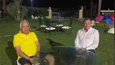 بعد إعلانه بزلزال كروي.. فرج عامر ينشر صورته مع الخطيب في لقاء مفاجئ