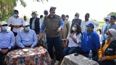 وزير الزراعة ومحافظ الاقصر يتفقدان عددا من أنشطة مشروعات التنمية الشاملة ودعم صغار المزارع