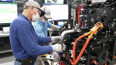 خلايا الوقود المزدوجة في الشاحنات التجارية.. تفاصيل منتج جديد من شركة تويوتا